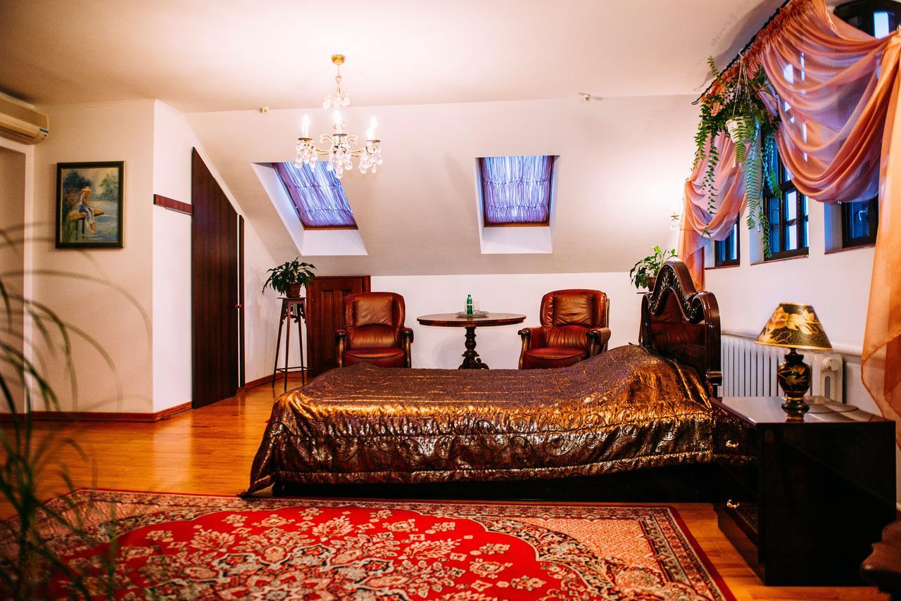 Antique House Hotel Dubno Luaran gambar